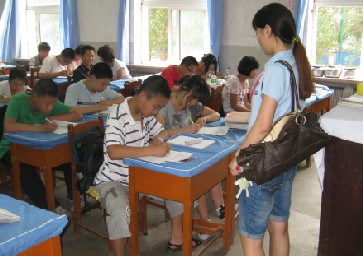 7月15日在长春光机所子弟中学进行问卷调查