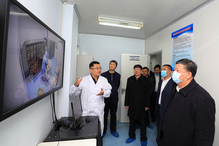 校党委书记姜治莹赴动物科学学院调研