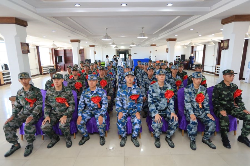 携笔从戎 保家卫国 吉林大学举办欢送2021年应征入伍学生座谈会