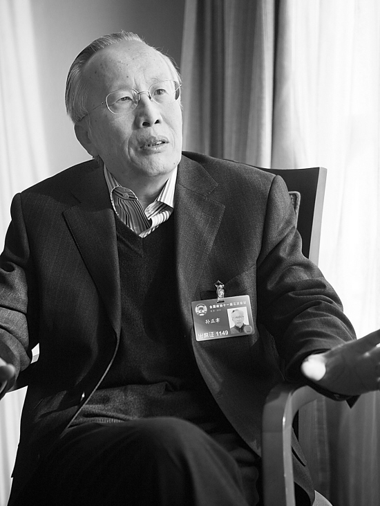 吉大学术委员会主任孙正聿认为，不应盲目迎合社会需求开设专业盲目设置